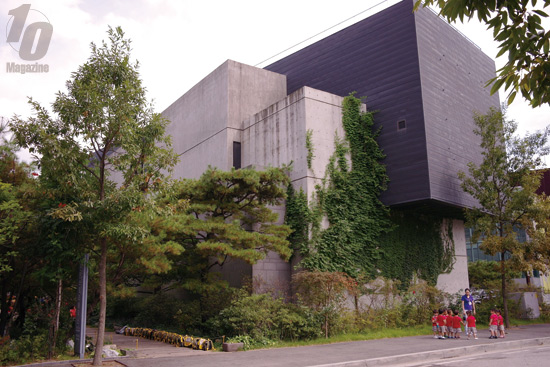 22-1Tan-Tan-Story-House1