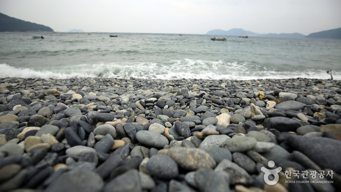 geoje hakdong black pebble beach