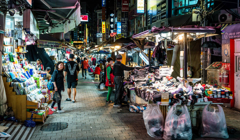 Namdaemun night market view with people 6 night market in seoul 2026