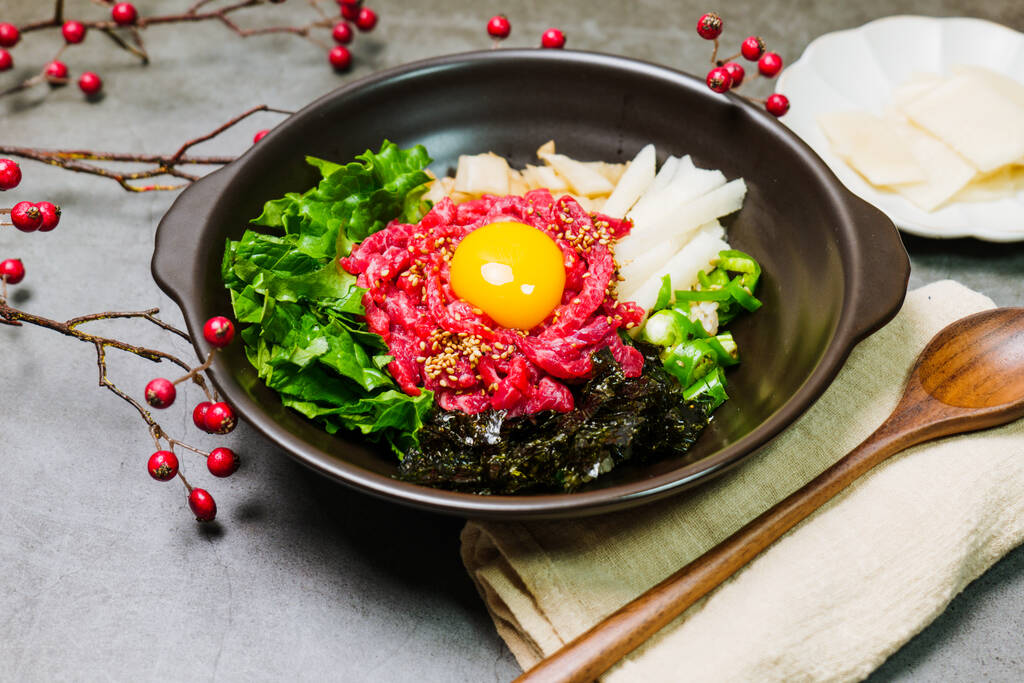 Yukhoe (육회) Korean Steak Tartare Easy Recipe yukhoe bibimbap