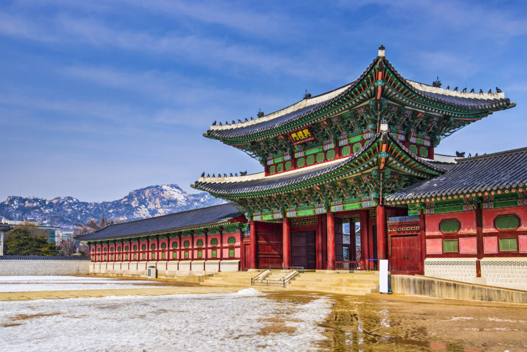 ways to enjoy spring in korea Gyeongbokgung Palace