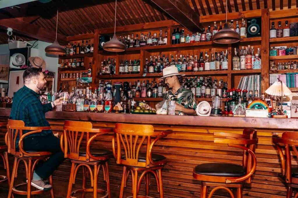 best bars in itaewon carlos' bar in seoul